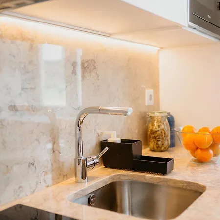 Apartment Orange House - Elegant Two-bedroom Rc E Lisbon
