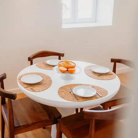 Apartment Orange House - Elegant Two-bedroom Rc E Lisbon